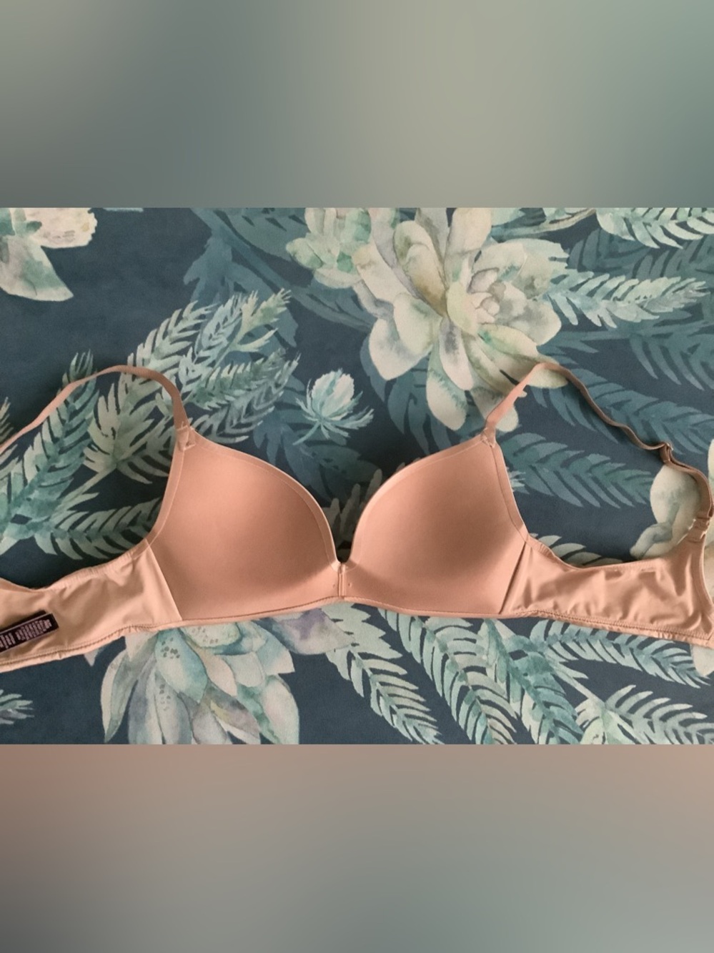 NWOT- VS So Obsessed Wireless Push Up Bra - Picture 7 of 10